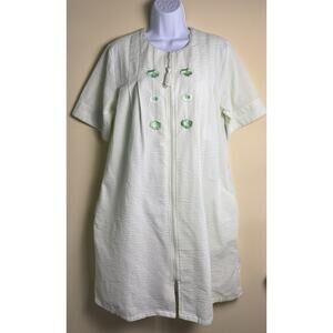 Vintage Chance Encounters 8 soft green house coat embroidered flowers Grannycore
